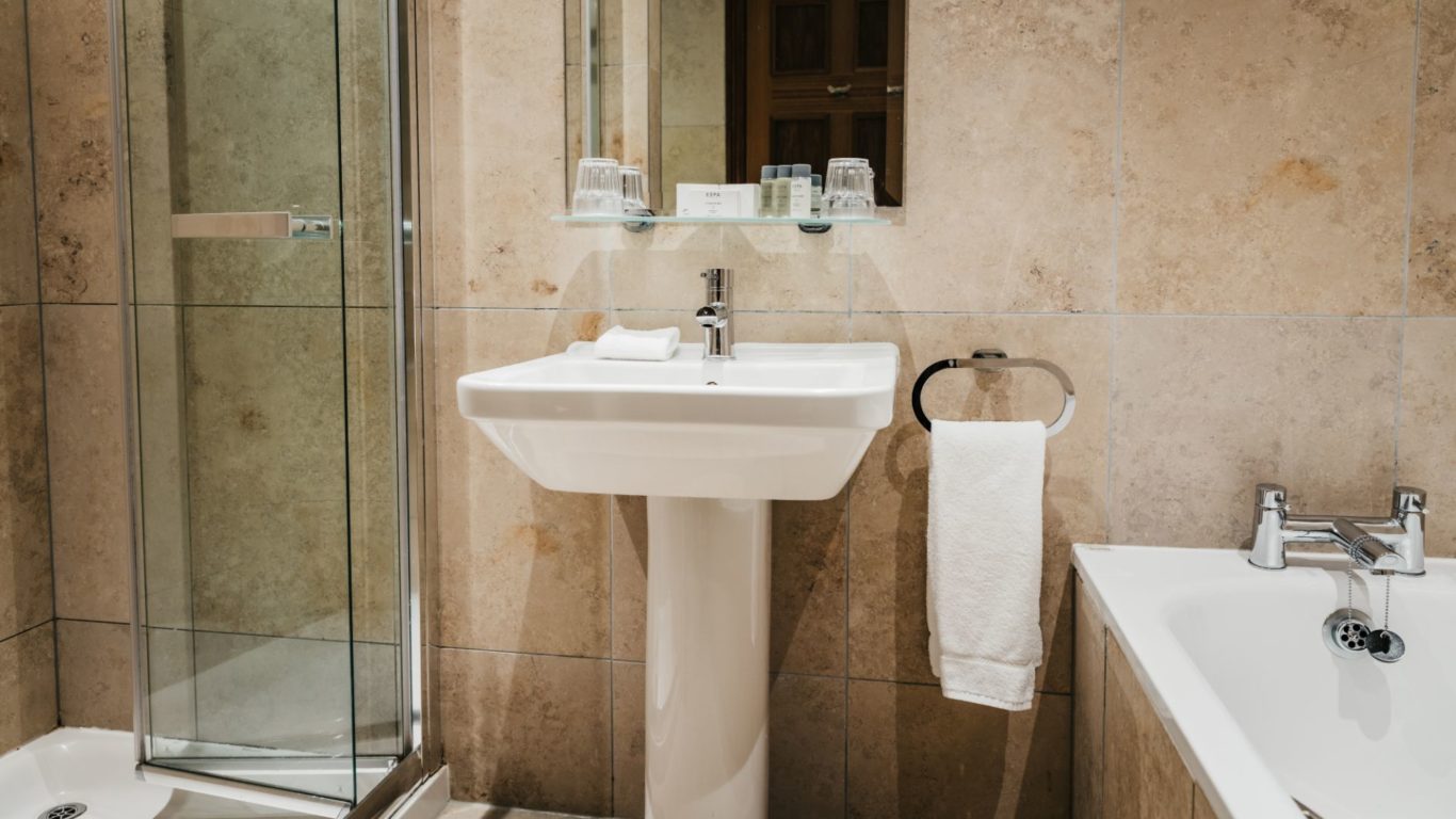 Coastal Deluxe Bathroom 2