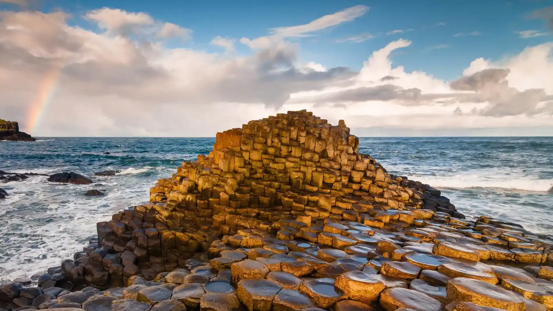 Experience the Giant's Causeway with its unique basalt columns and stunning ocean views, perfect for a memorable getaway.